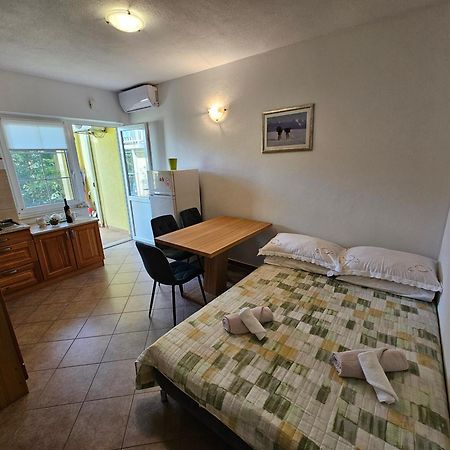 Apartmani Natasa Lokva Rogoznica Exteriör bild